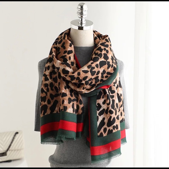 Animal print large wrap scarf green striped detail - Picture 3 of 4